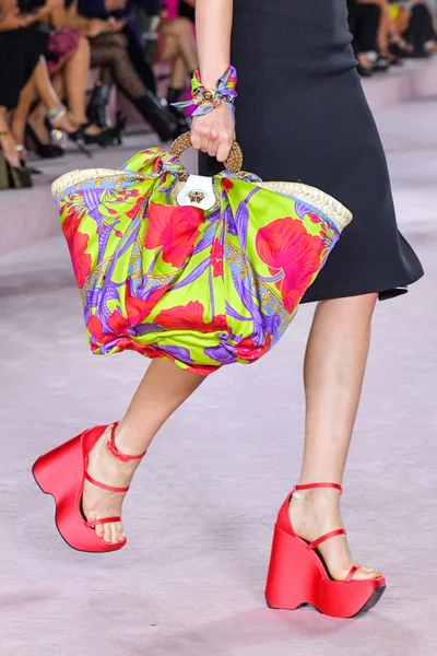 Look 80